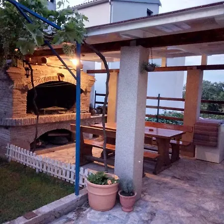 Vivian Apartman *